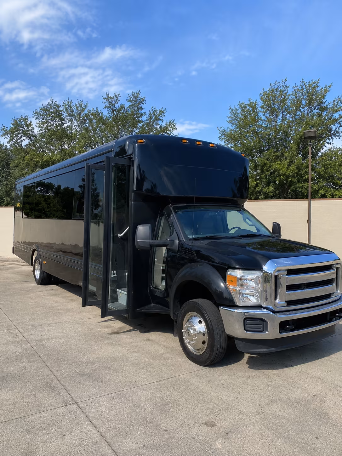 eastvale 20 passenger party bus