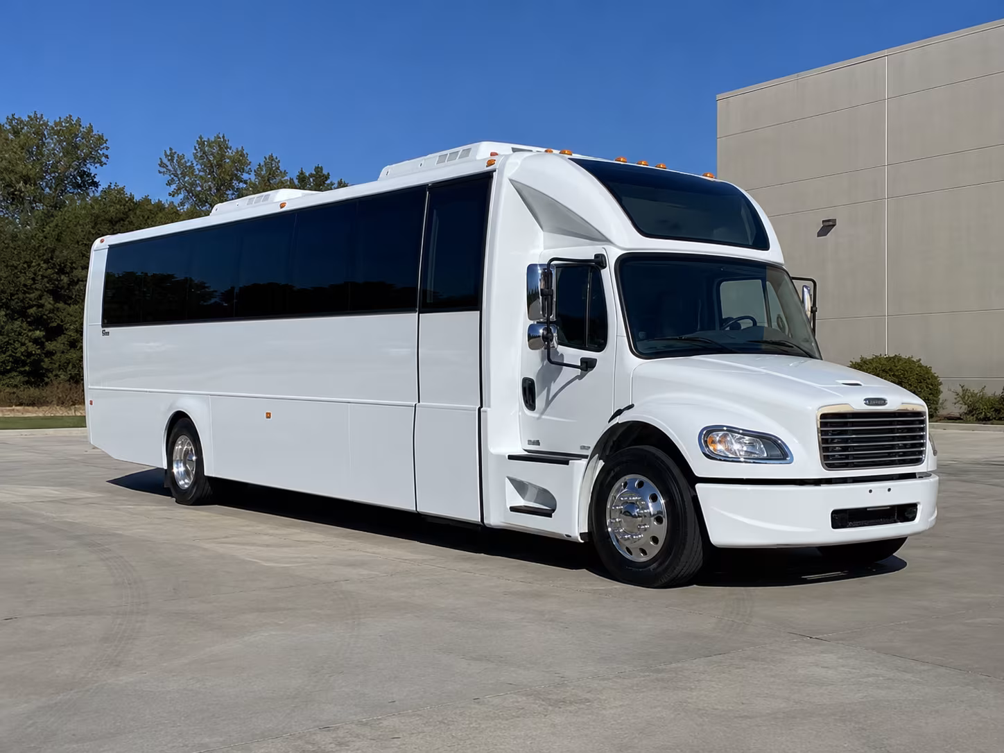 eastvale 28 passenger party bus