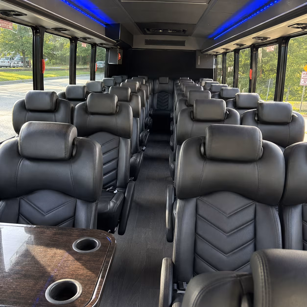 minibus wine tours from eastvale to rancho california road tasting rooms